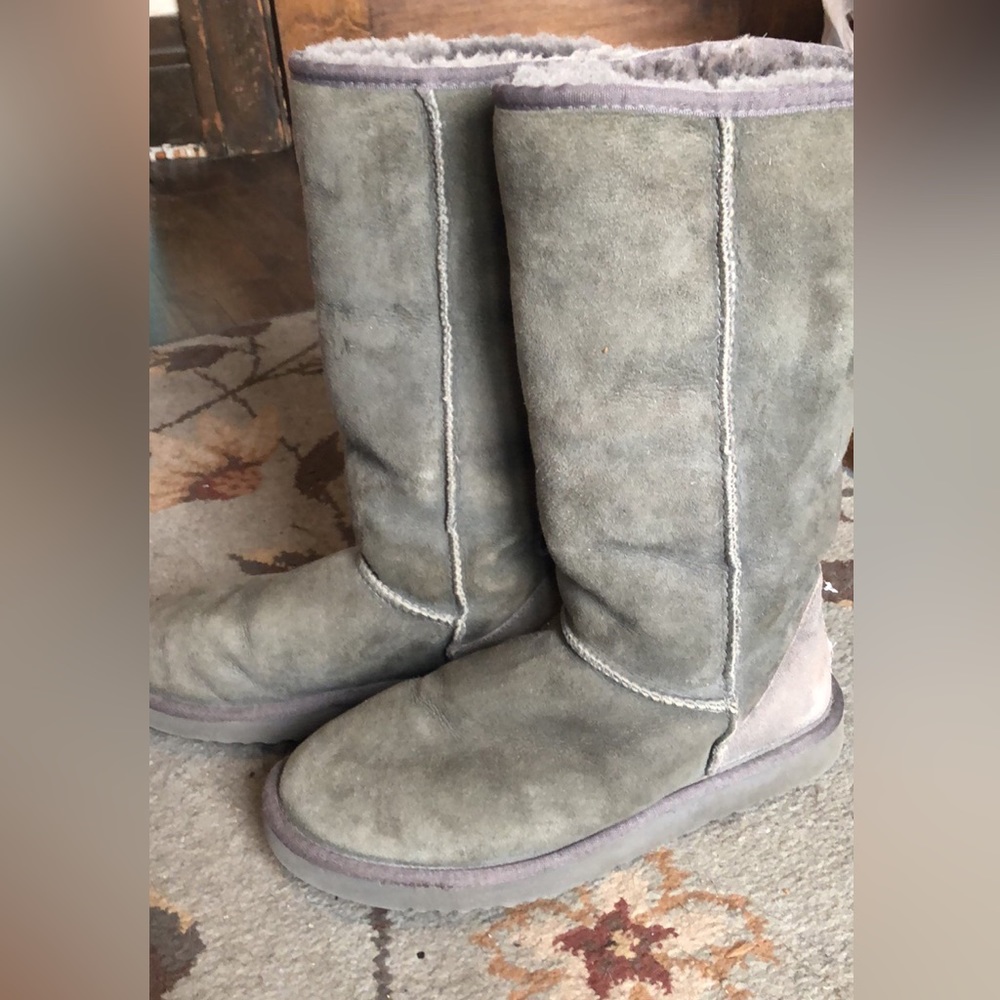 Tall UGG boots size 8